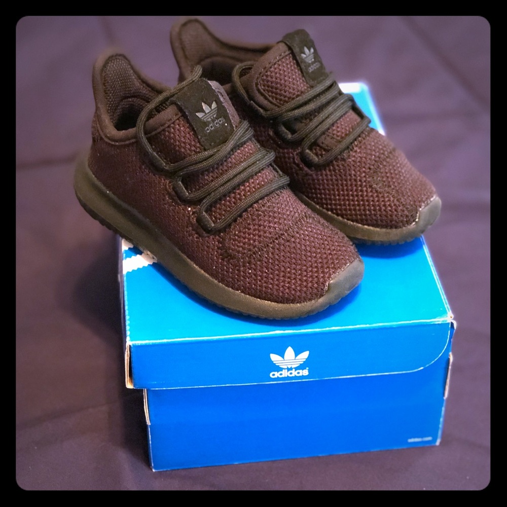 Sneakers worn once in great condition